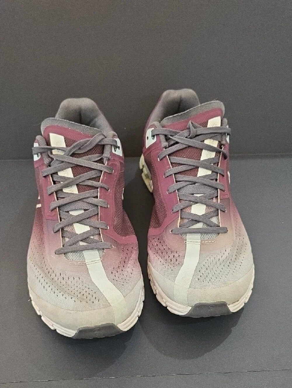 On Running CloudFlow Women's Gradient Plum and Gray Sneakers Size 8